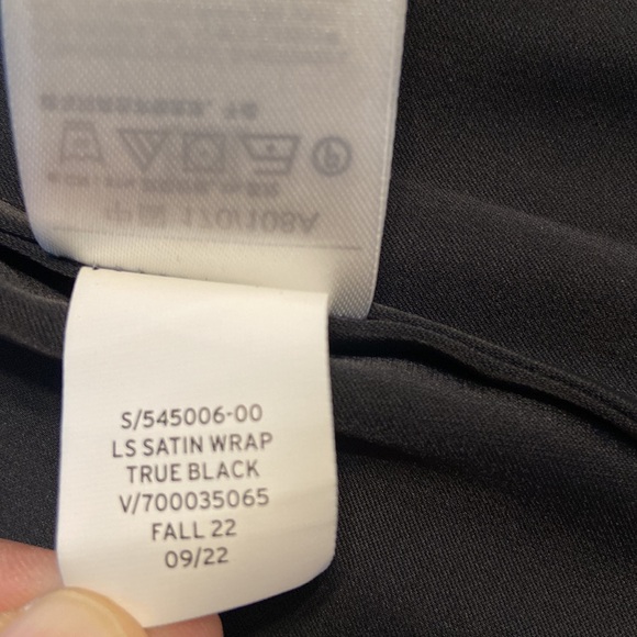 GAP SATIN WRAP DRESS SIZE XL BRAND NEW COLOR BLACK LENGTH 40”BUST 42” - Picture 9 of 12
